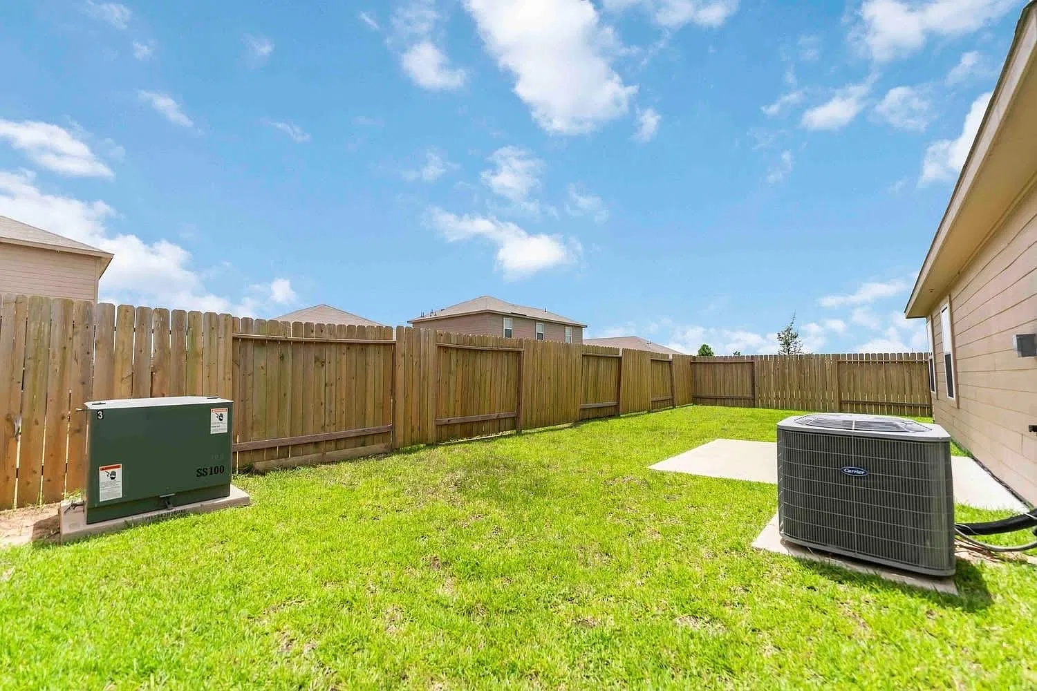 4 bed, 2.0 bath, 1855 sqft, $2,000 — Photo 3