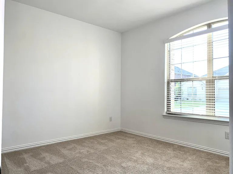 1201 Sassafras Dr — Photo 6
