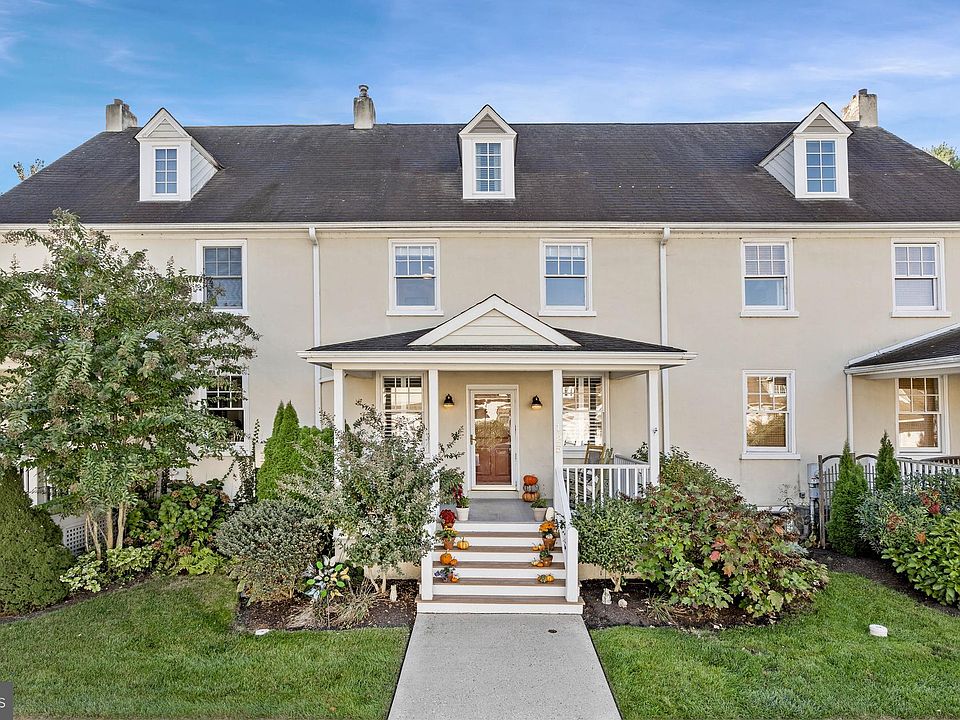 1st image of 125 Carpenters Row