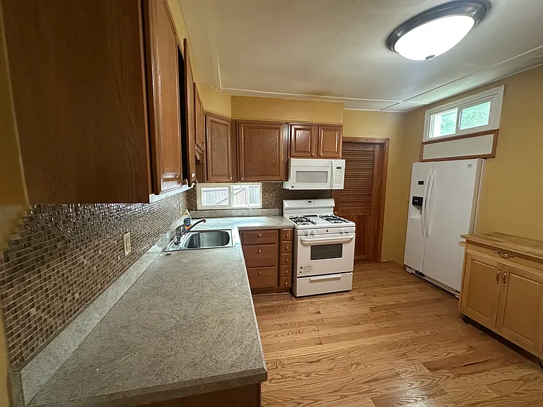 358 Union St — Photo 14