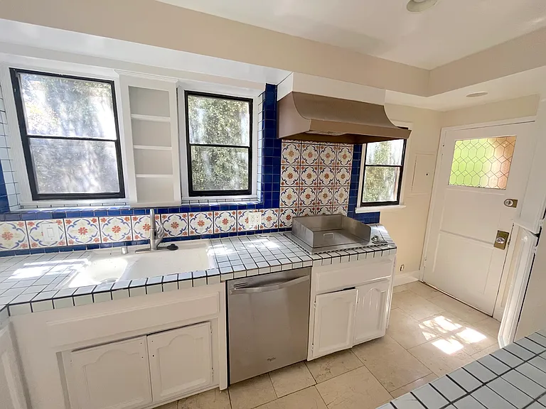 223 S Gale Dr #1/2 — Photo 11