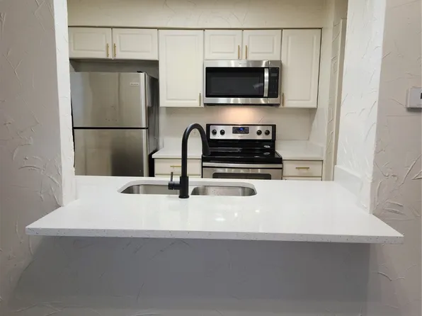 6900 Skillman St APT 306, Dallas, TX 75231