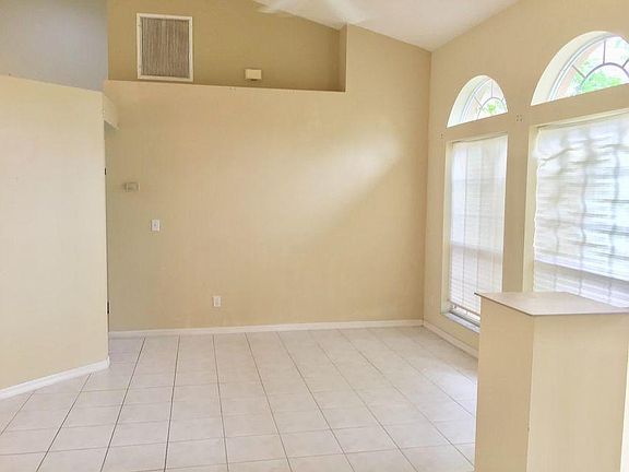 5th image of 557 SW Lucero Dr
