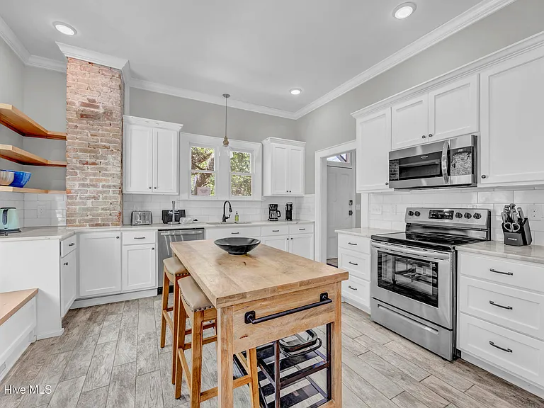 1517 Market St — Photo 9