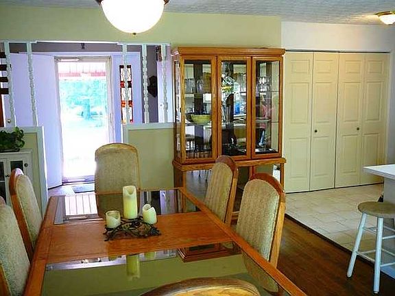 4th image of 54 Valley Dr