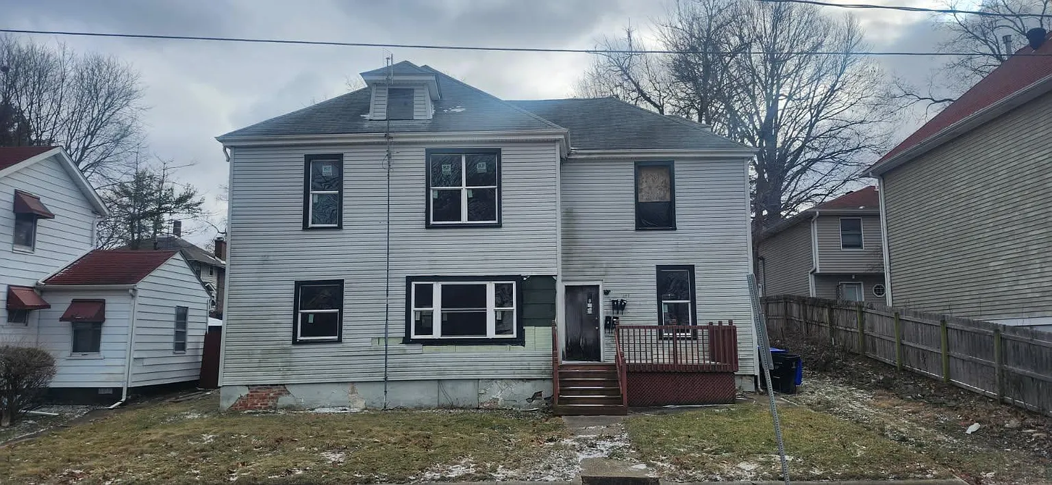 407 E Market St photo 1