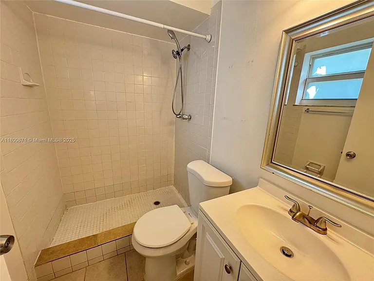 606 SW 5th Ave #606 — Photo 10