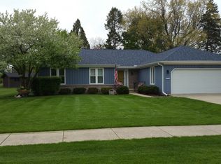 526 Barrington Ave, East Dundee, IL 60118