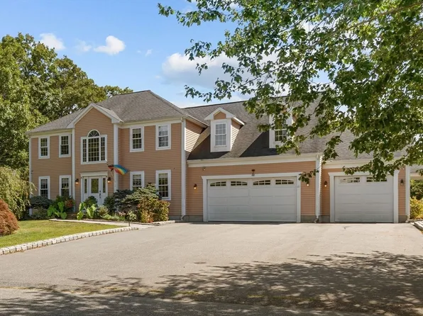 2 Spinnaker Ln, Dartmouth, MA 02748