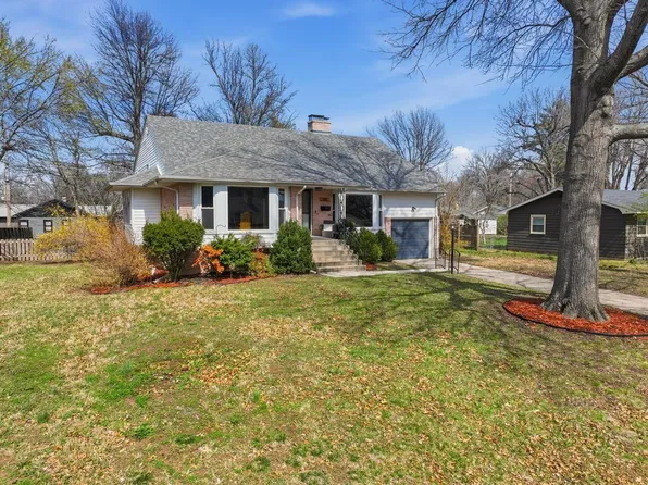 911 Euclid Blvd, Carthage, MO 64836