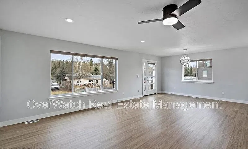 3 bed, 2.0 bath, 1608 sqft, $2,900 — Photo 4