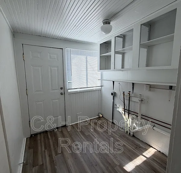 32 Custer Ave #1 — Photo 10