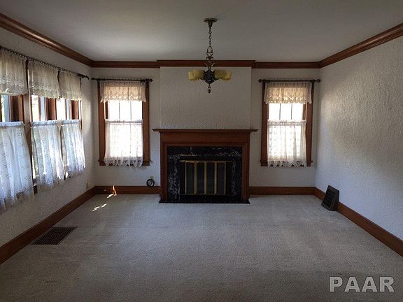 3rd image of 501 W Melbourne Ave