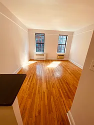Rented by Metropolis Real Estate of Manhattan