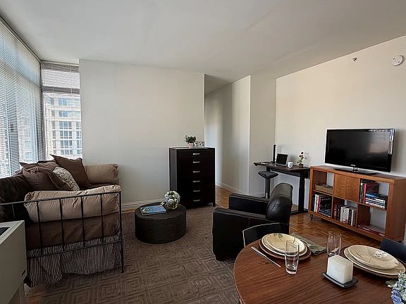 3rd image of 1500 Lexington Ave APT 17Q