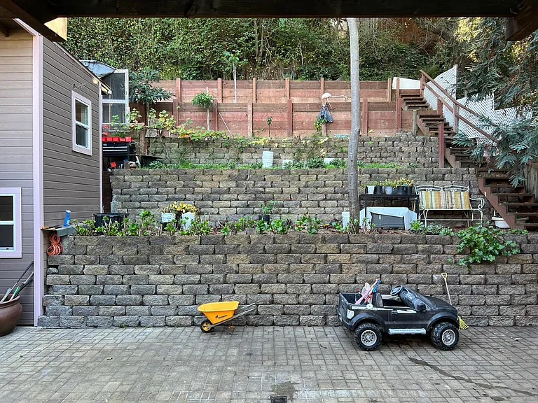 2400 Harrington Ave — Photo 6