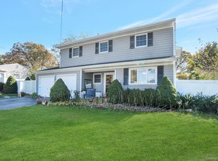 26 Fran Lane, Selden, NY 11784