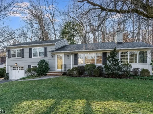 8 Woodcliff Dr, Madison Boro, NJ 07940