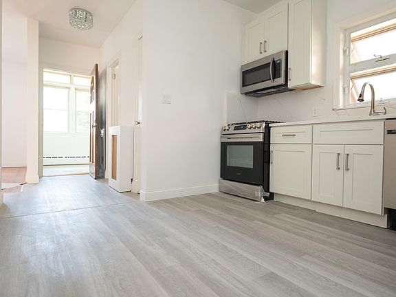 Eat in kitchen - plenty of space for table
