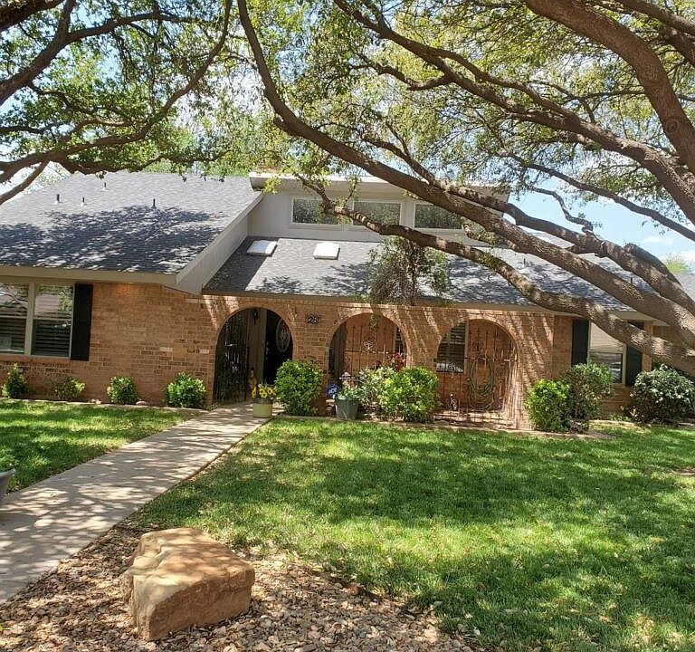 1st image of 28 Brittany Ln