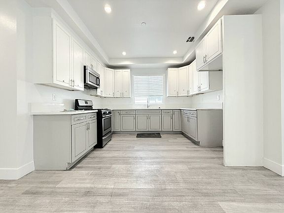 5th image of 829 E 74th St