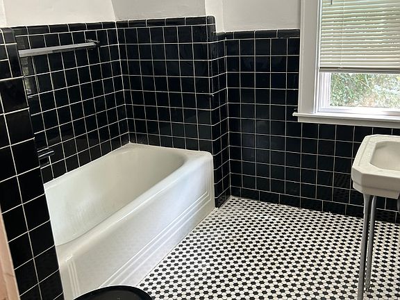 2nd image of 813 Lake Dr SE APT 3