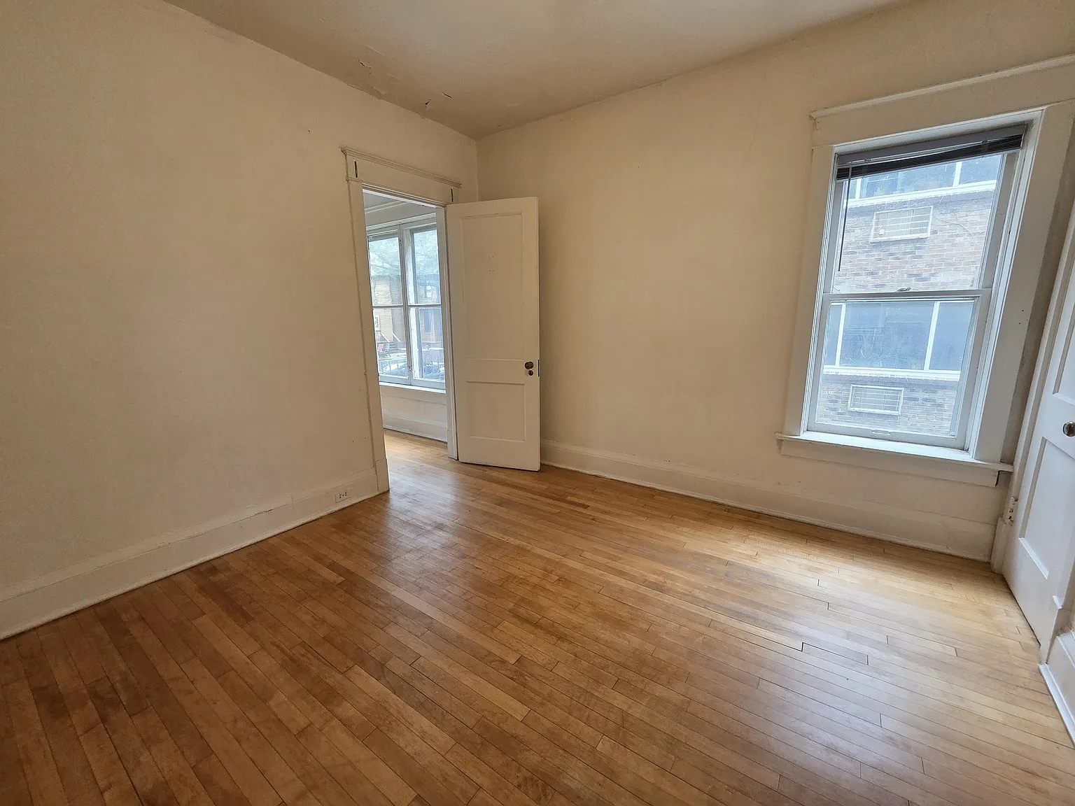 1 bed, 800 sqft, $1,050 — Photo 2