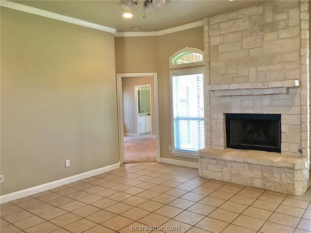 3 bed, 1705 sqft, $2,000 — Photo 3
