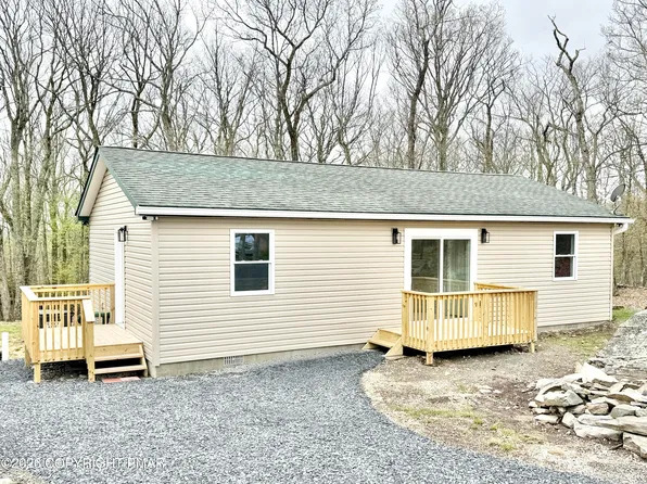 229 Hummingbird Trl, Bushkill, PA 18324