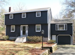 24 Crestwood Ln, South Easton, MA 02375