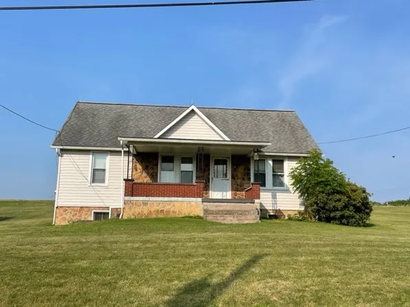 318 Meadow Brook Ln, Mount Pleasant, PA 15666