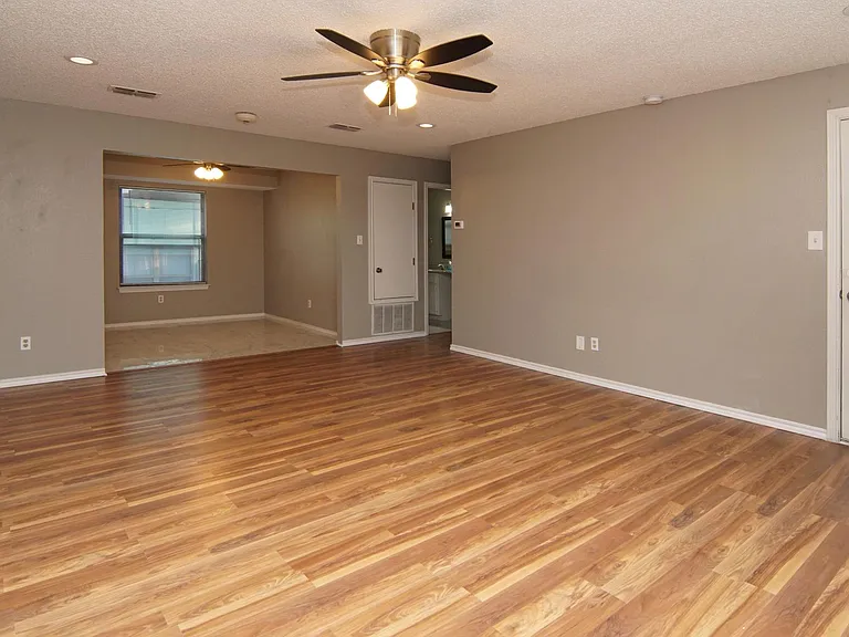 3710 Moselle Dr — Photo 6