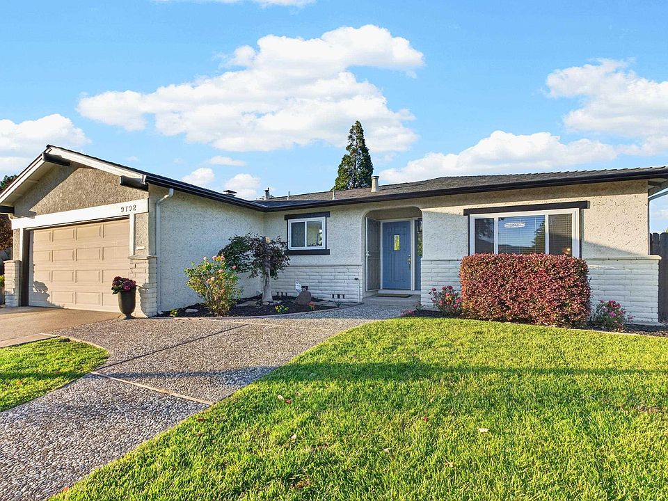 1st image of 9792 Broadmoor Dr