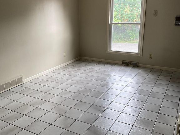 5th image of 1 Laura Ln Unit 3