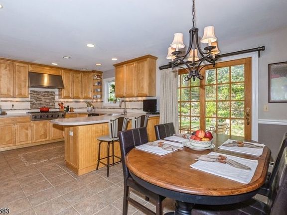 2nd image of 44 Kahdena Rd