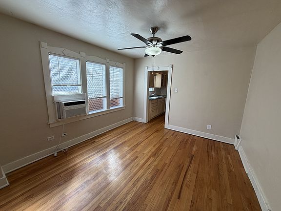 4th image of 2113 S Washington St