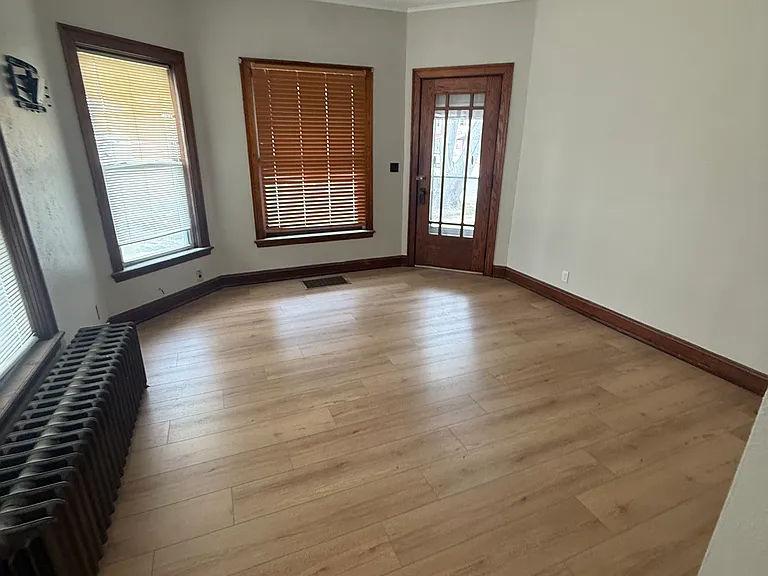 720 1st Ave #A — Photo 2