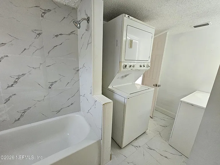 3920 N Davis St — Photo 6