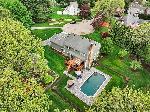 3rd image of 22 Herrick Dr