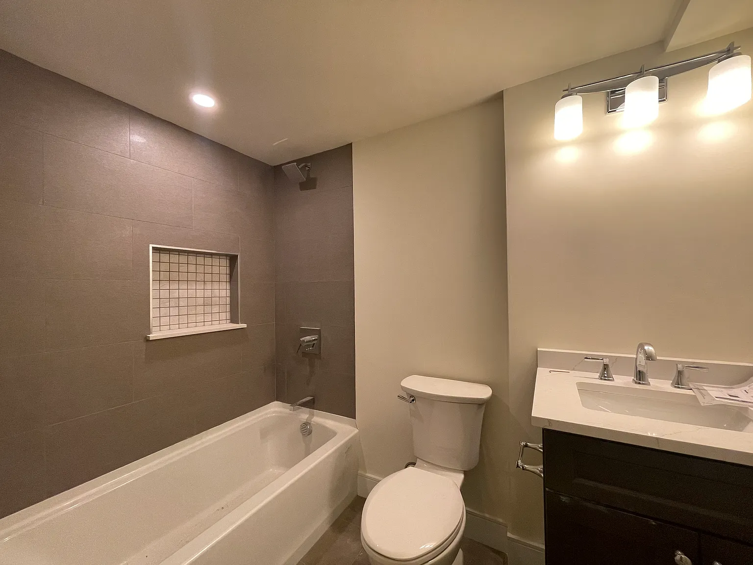 3 bed, 2.5 bath, $5,200 — Photo 3