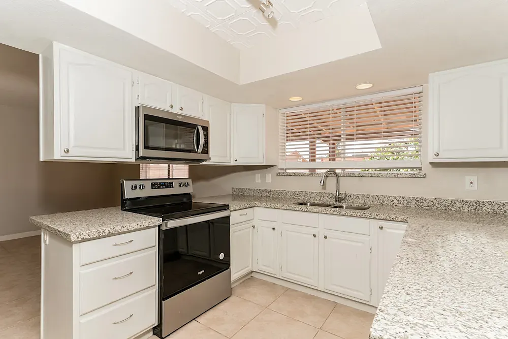 4 bed, 1882 sqft, $1,600 — Photo 3
