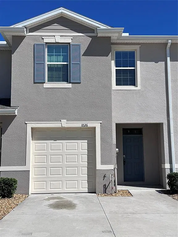 3 bed, 2.5 bath, 1660 sqft, $1,900 — Photo 1
