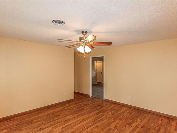 5th image of 125 Briarwood St