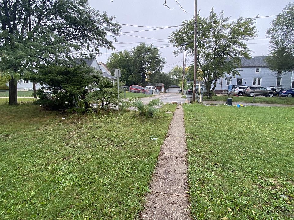 2nd image of 1818 W Galena St #A