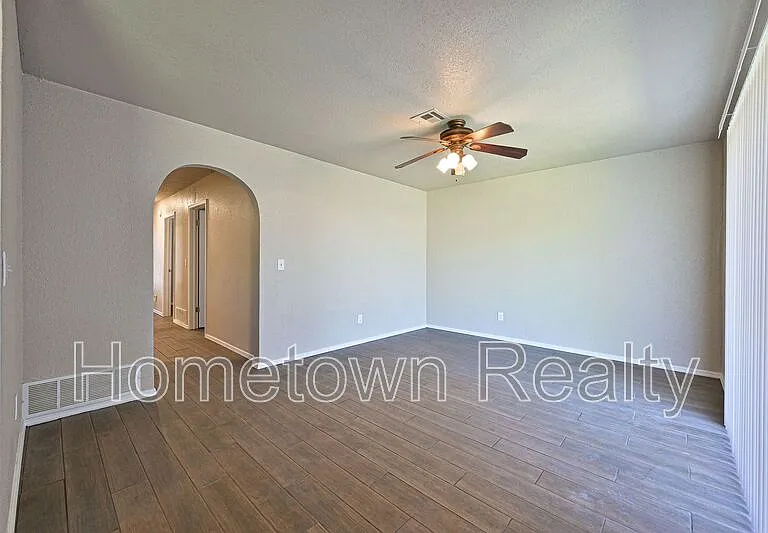 629 Lloyd Ave — Photo 6