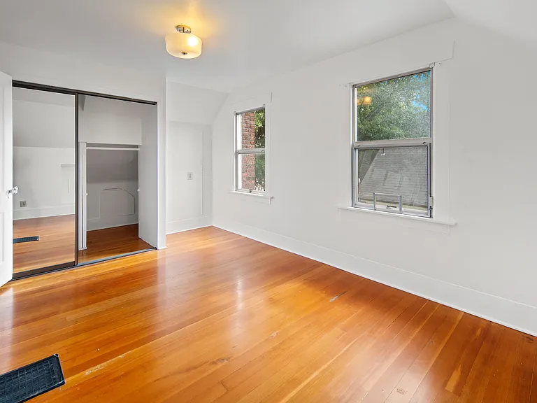 209 W Blaine St — Photo 10