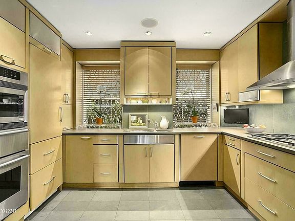 5th image of 7 Beekman Pl #1-4