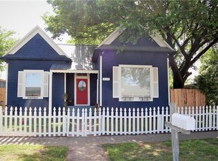 210 N Avenue C, Elgin, TX 78621