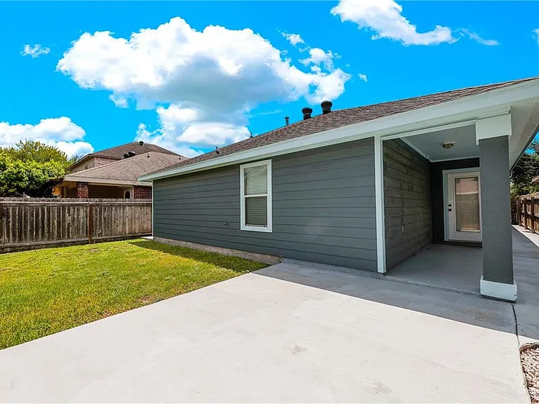 3619 Prestwick St — Photo 15
