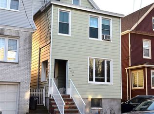 592 Avenue A, Bayonne, NJ 07002